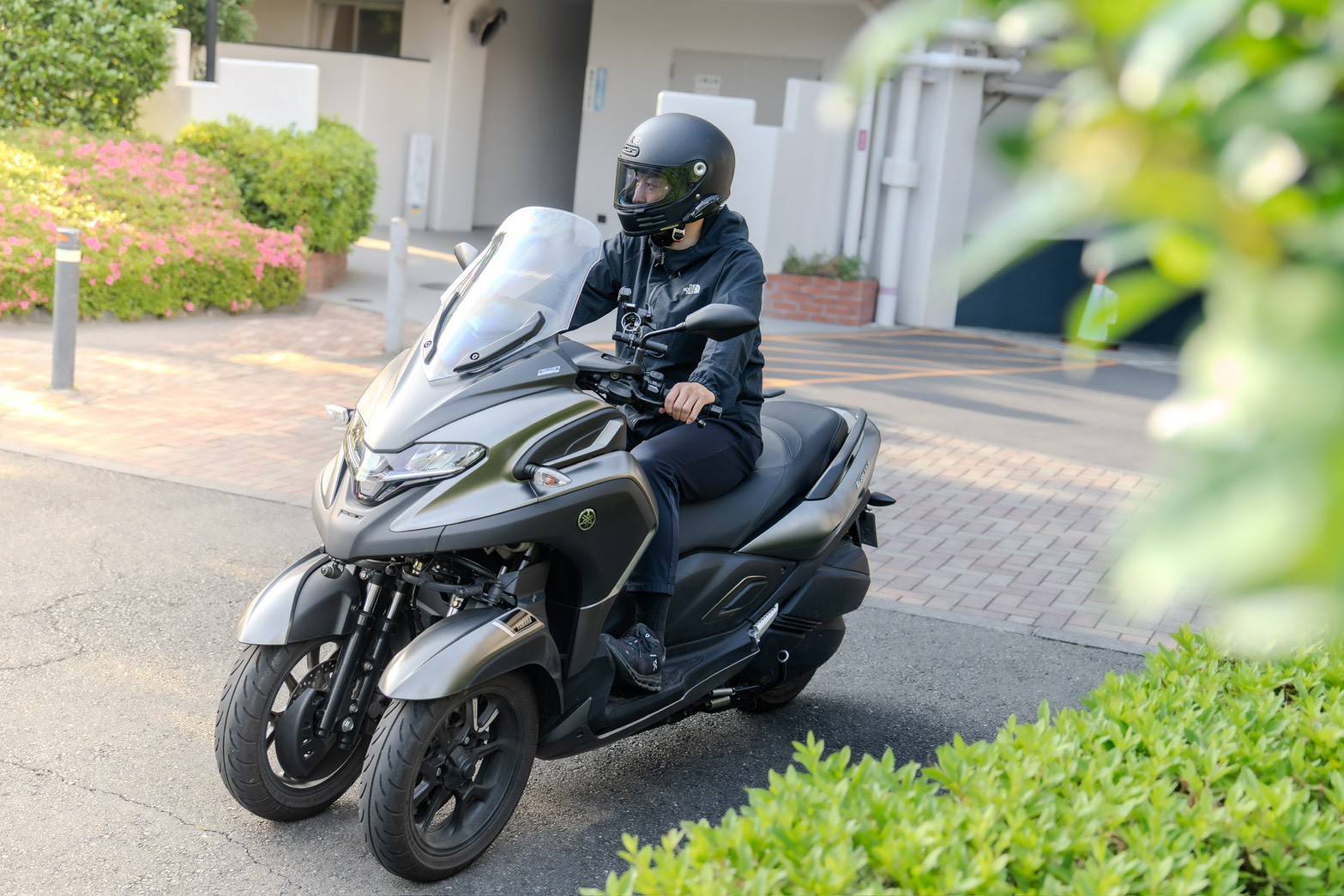 バイクで訪問する様子